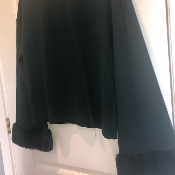 ZARA crop top with fur sleeves size SMALL. BRAND NEW!! - Picture 2 of 3